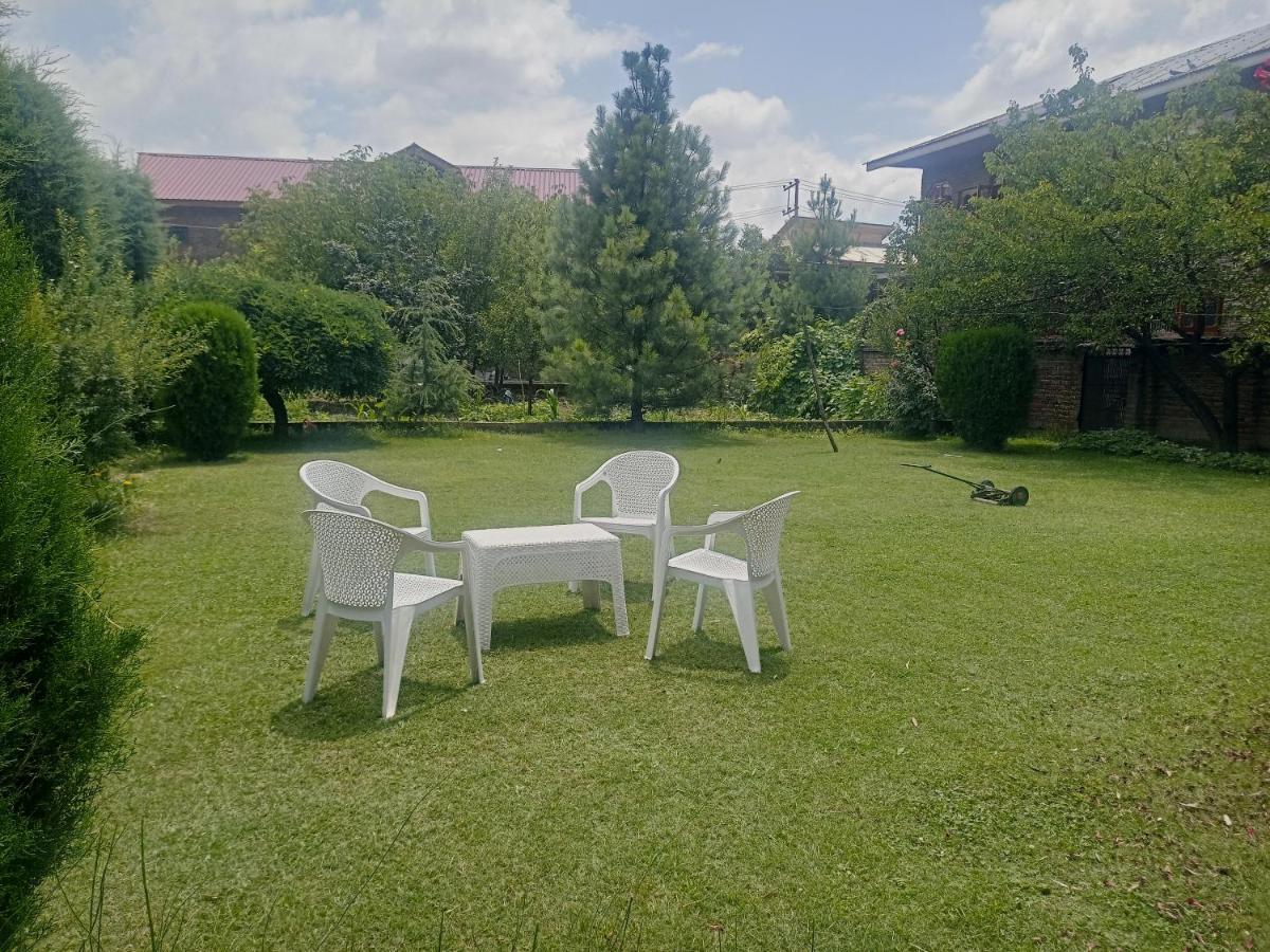 - A Luxury Living Apartment Srinagar (Jammu and Kashmir)